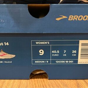 Brooks Women's Ghost 14 Running shoe. Size 9.
